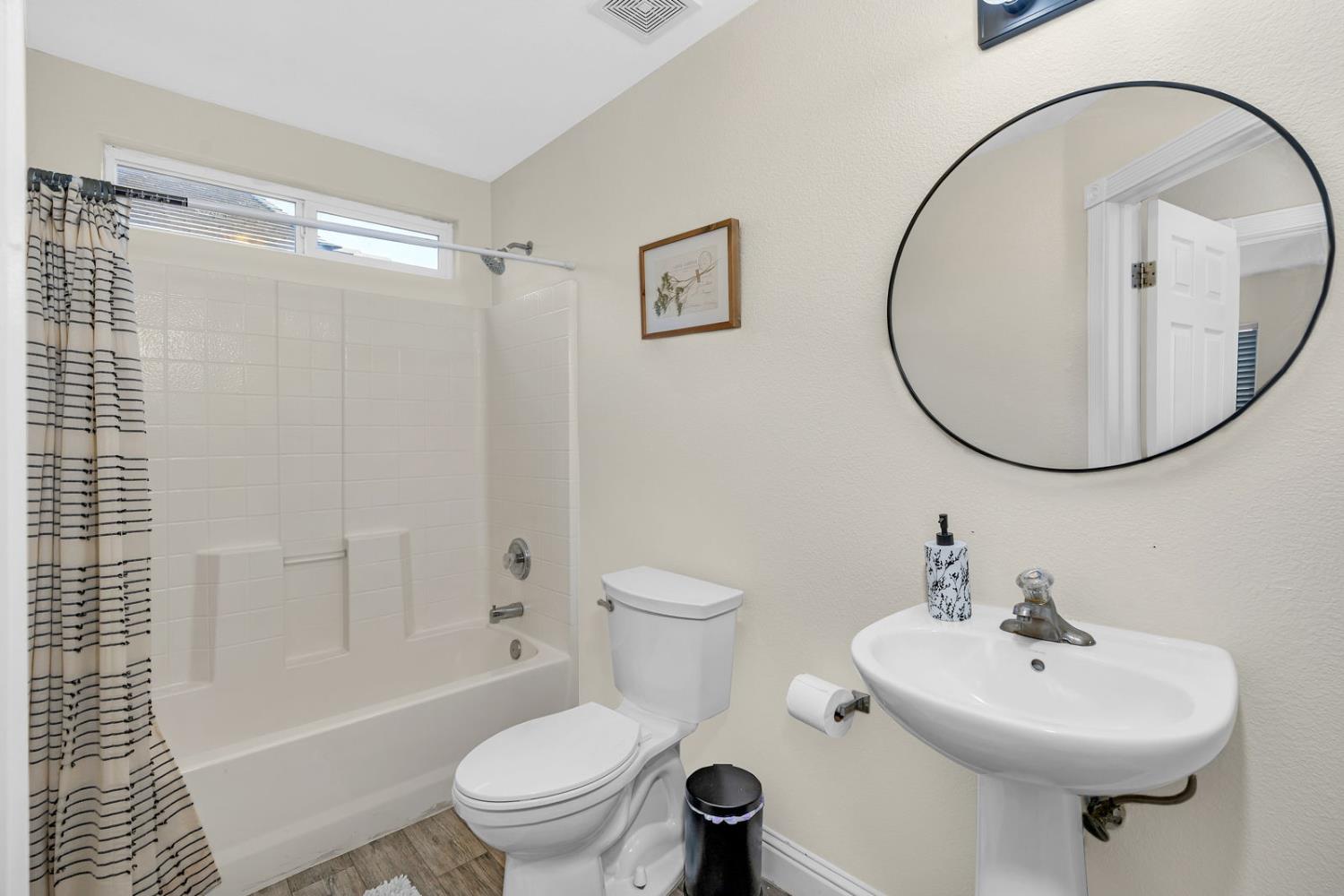 Los Banos, California 93635, United States, 4 Bedrooms Bedrooms, ,3 BathroomsBathrooms,Residential,Active,242139