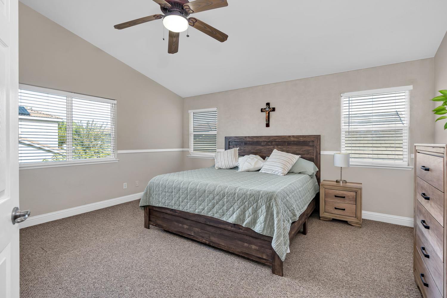 Los Banos, California 93635, United States, 4 Bedrooms Bedrooms, ,3 BathroomsBathrooms,Residential,Active,242139