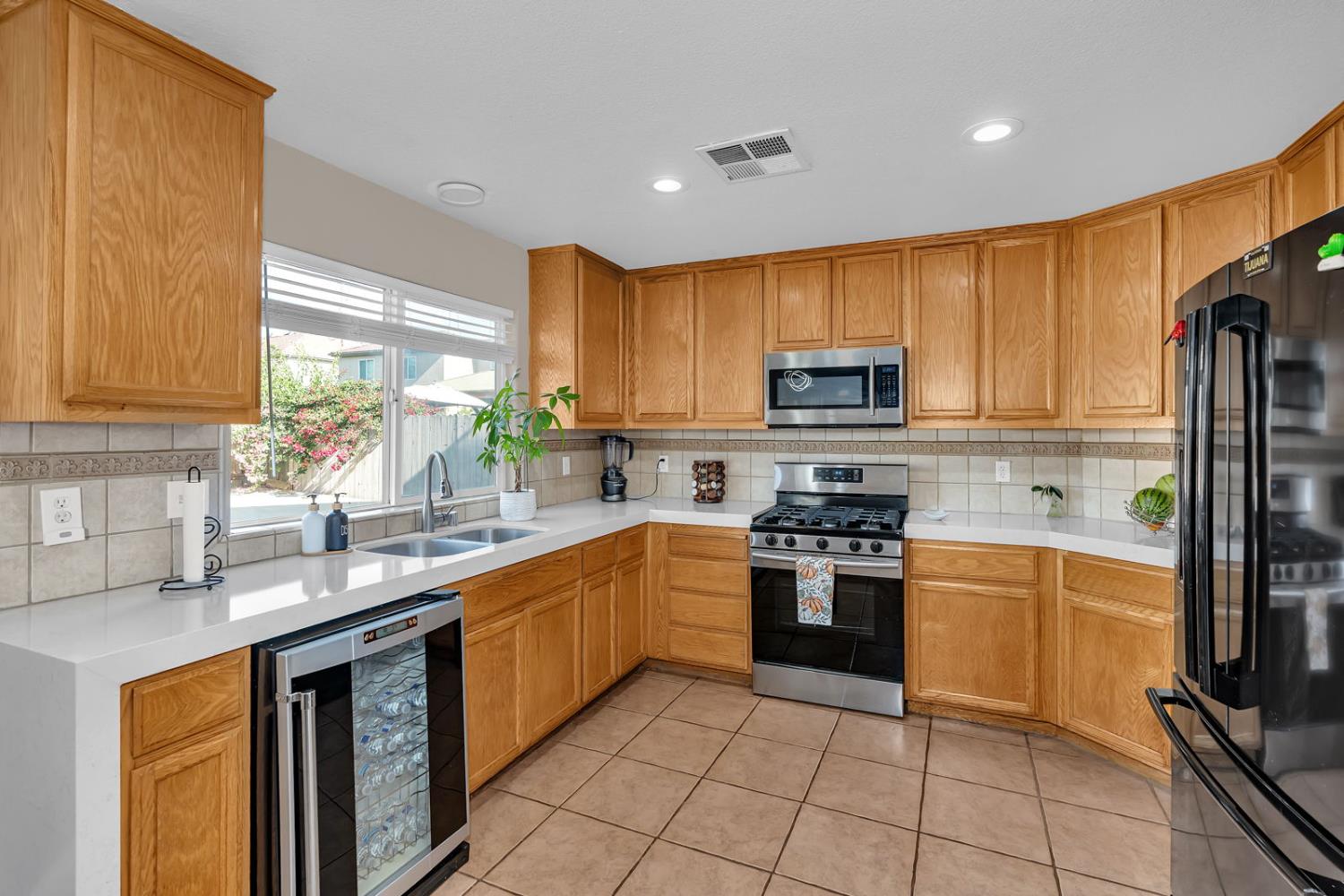 Los Banos, California 93635, United States, 4 Bedrooms Bedrooms, ,3 BathroomsBathrooms,Residential,Active,242139