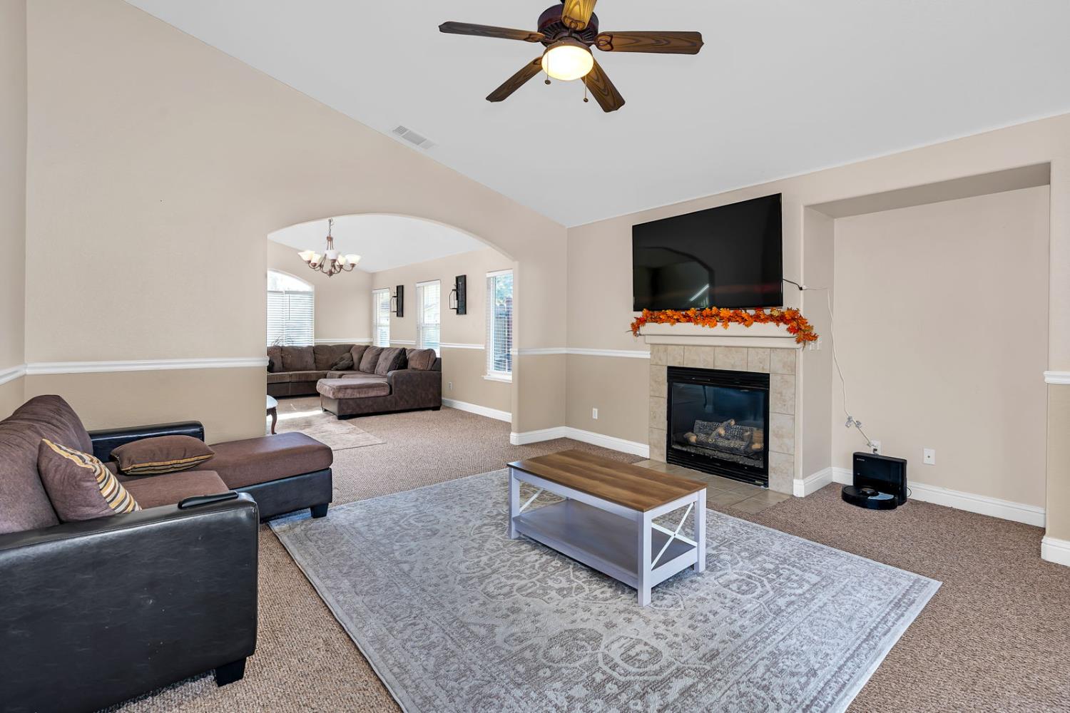 Los Banos, California 93635, United States, 4 Bedrooms Bedrooms, ,3 BathroomsBathrooms,Residential,Active,242139