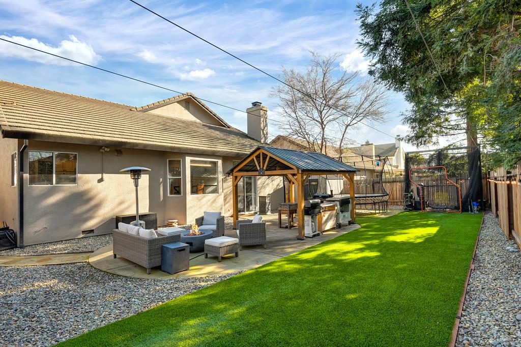 1900 Avenida Martina