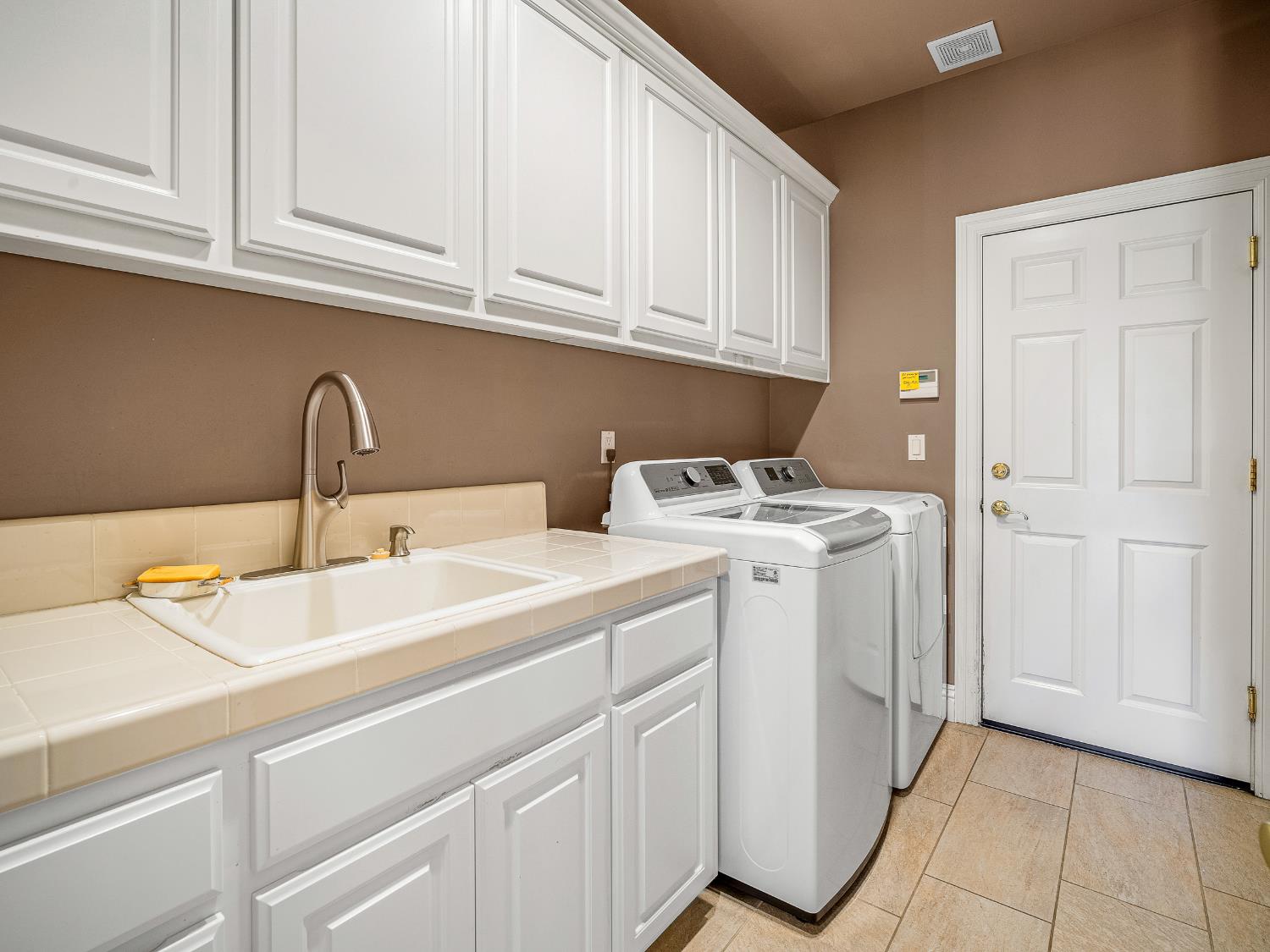 El Dorado Hills, California 95762, United States, 3 Bedrooms Bedrooms, ,3 BathroomsBathrooms,Residential,Active,178938