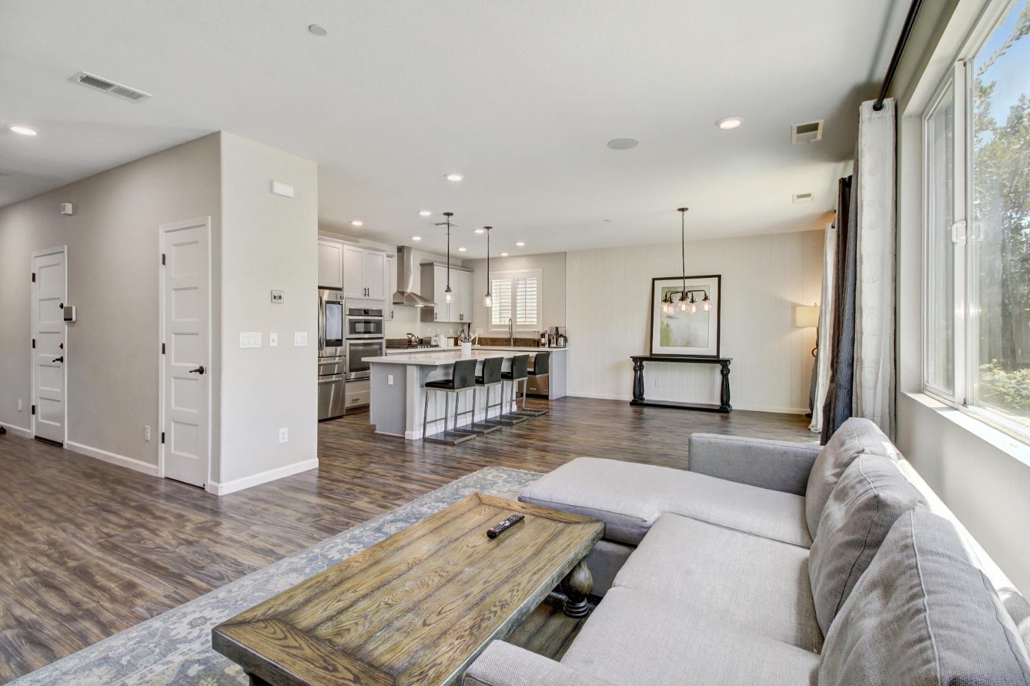 6161 Mehrten Circle
