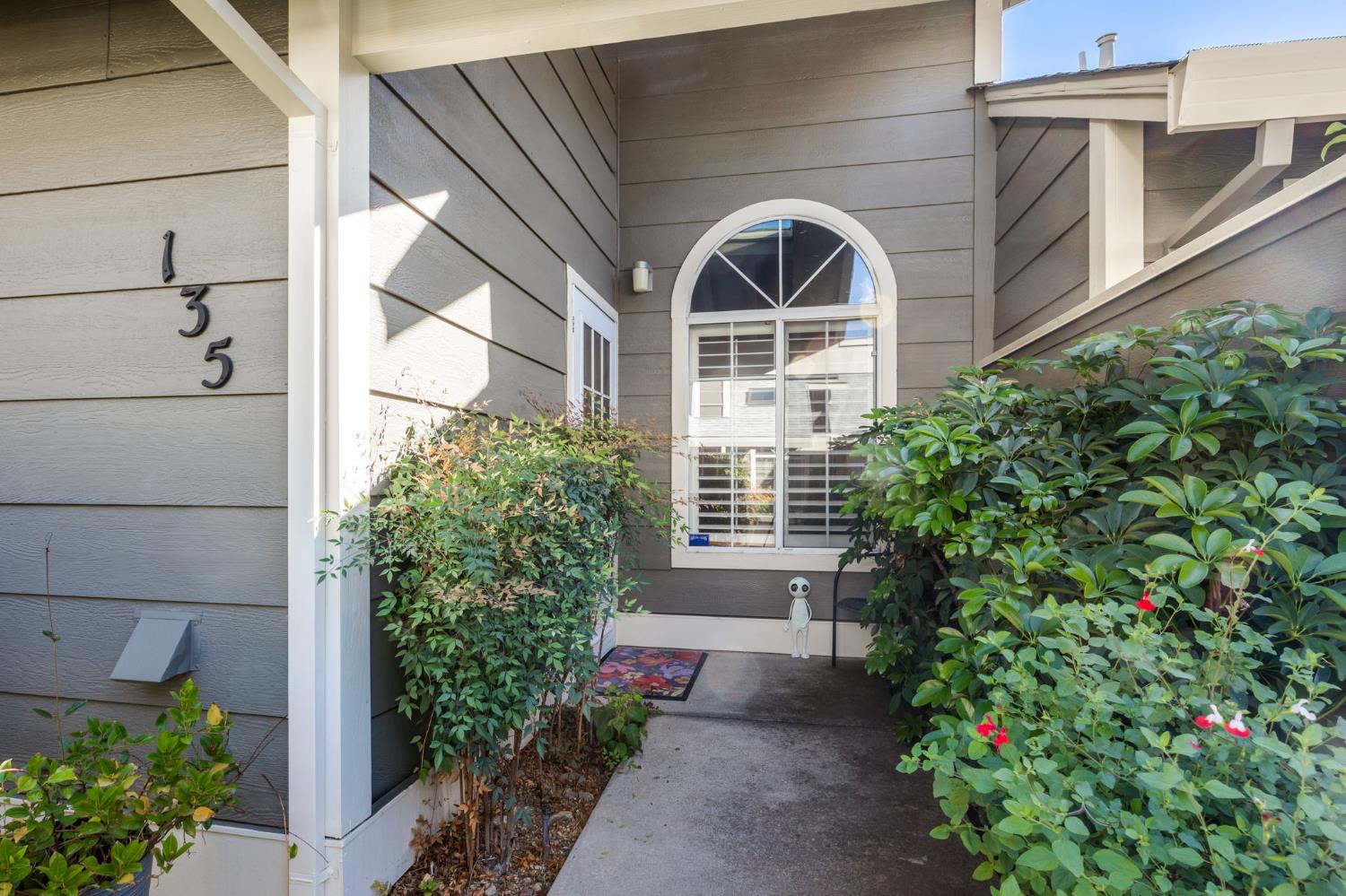 135 Pierpoint Circle