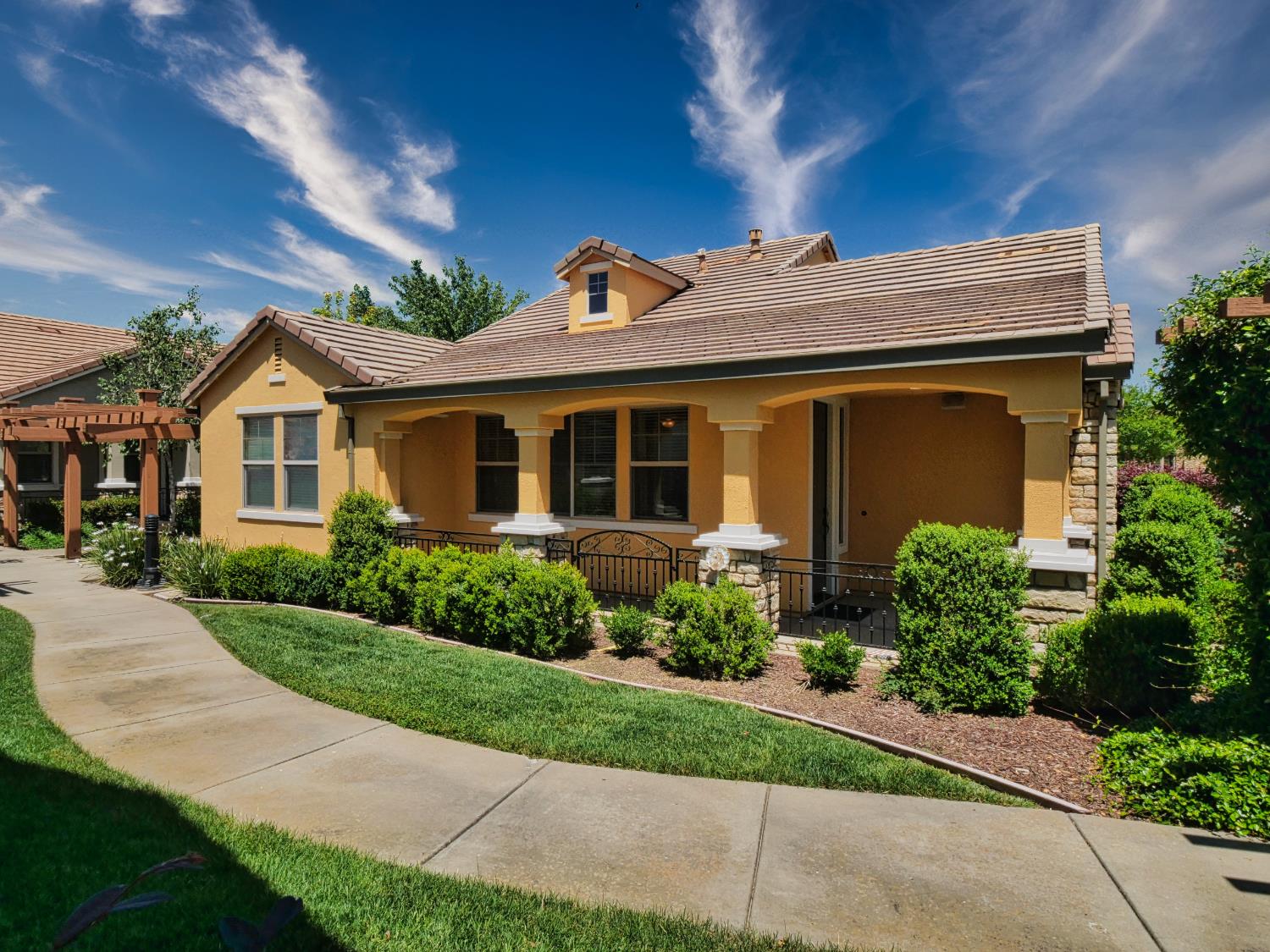 1048 Cabris Lane