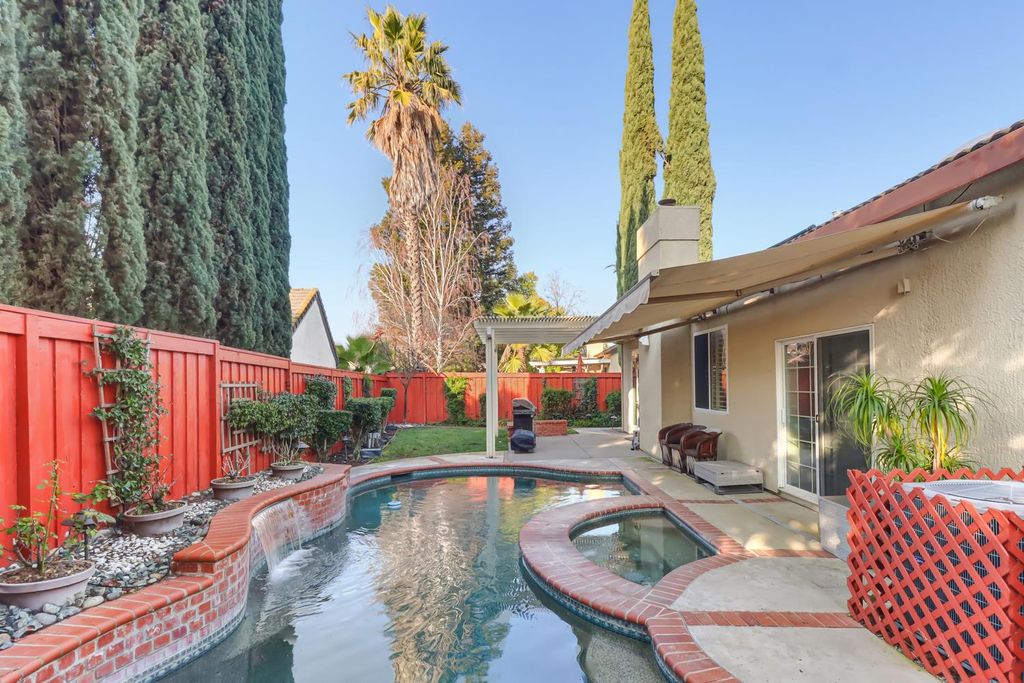 Photo of 3404 Grimshaw Way, Elk Grove, CA 95758 (MLS # 226007085)