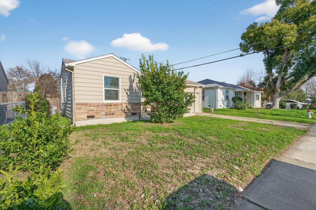 Photo of 1501 Dickson Street, Sacramento, CA 95822 (MLS # 226006065)