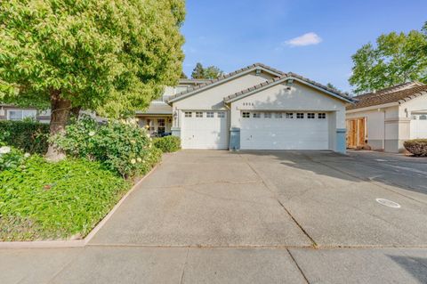 8956 E Valley Drive Elk Grove CA 95624