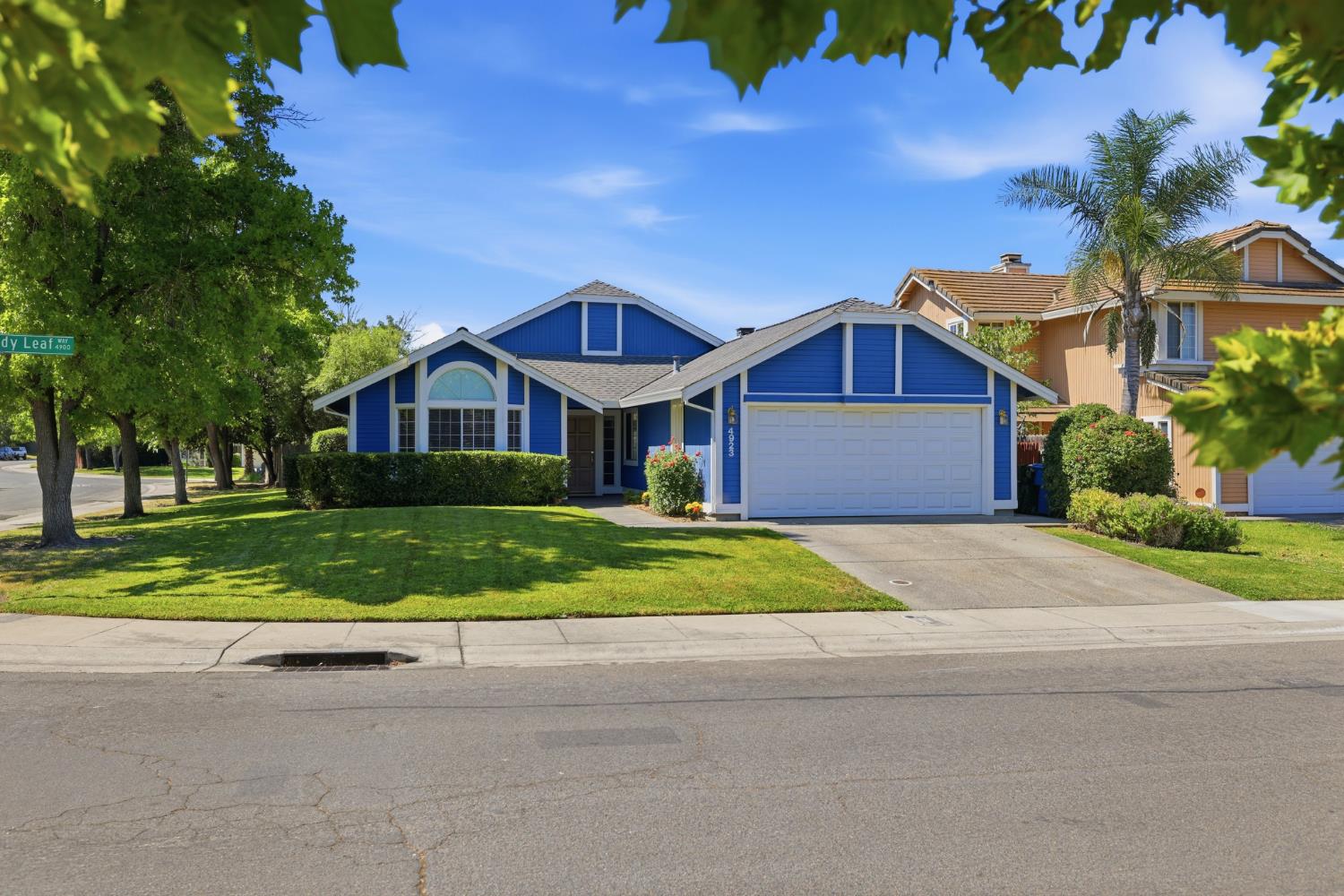 4923 Shady Leaf Way