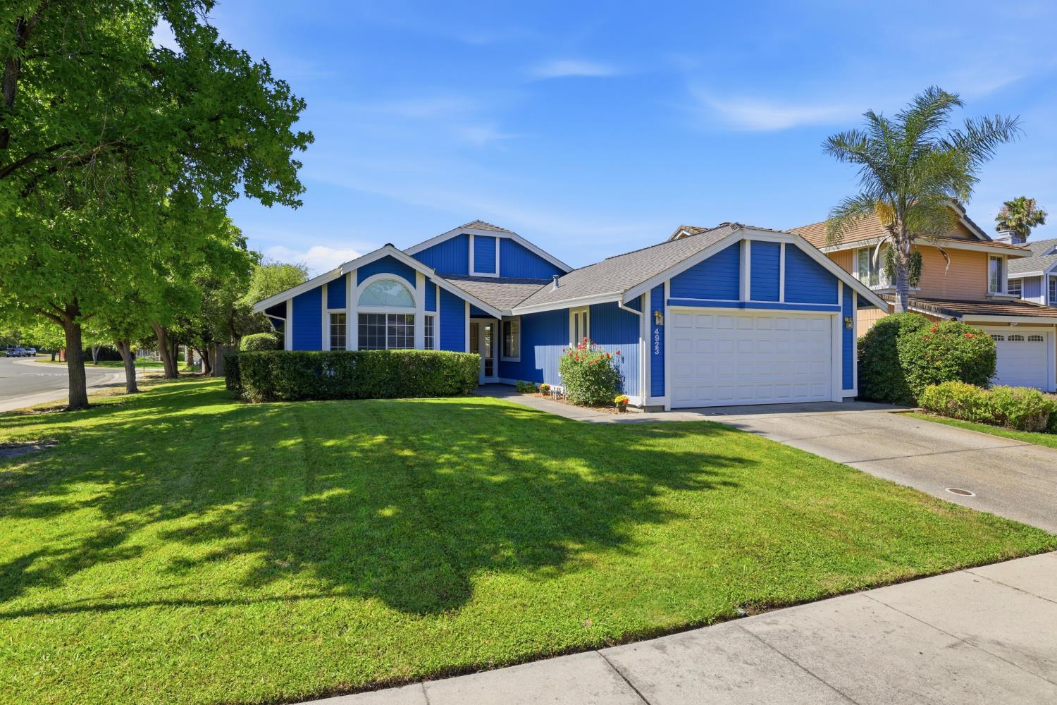 4923 Shady Leaf Way