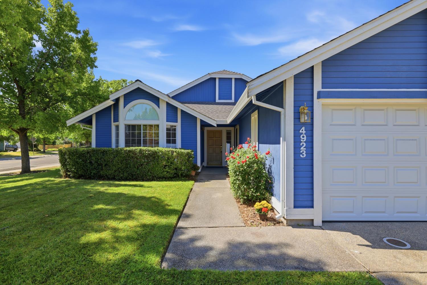4923 Shady Leaf Way