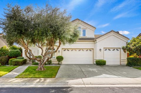 8469 Saint Arvant Court, Elk Grove, CA 95624 - MLS#: 225020090