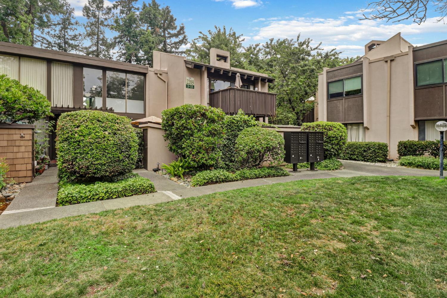 2203 Woodside Lane 4