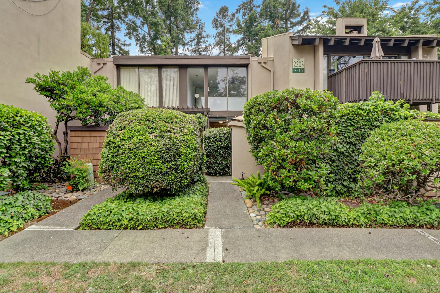 2203 Woodside Lane 4