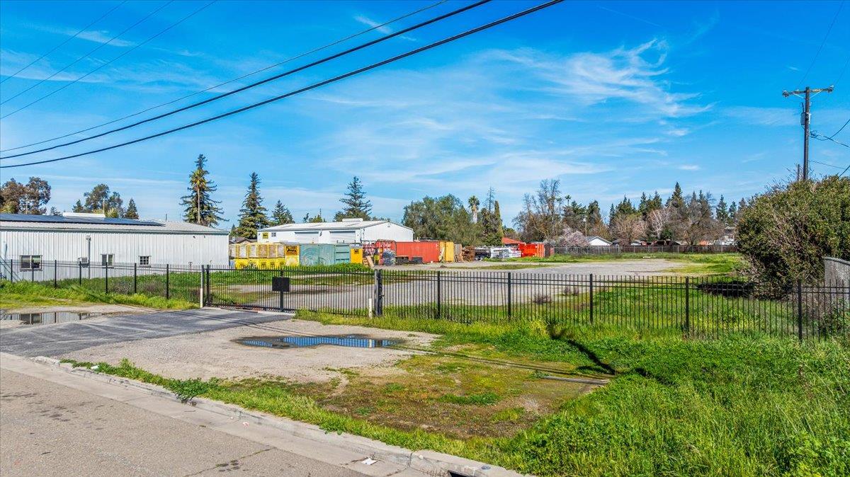 341 S PARALLEL Avenue