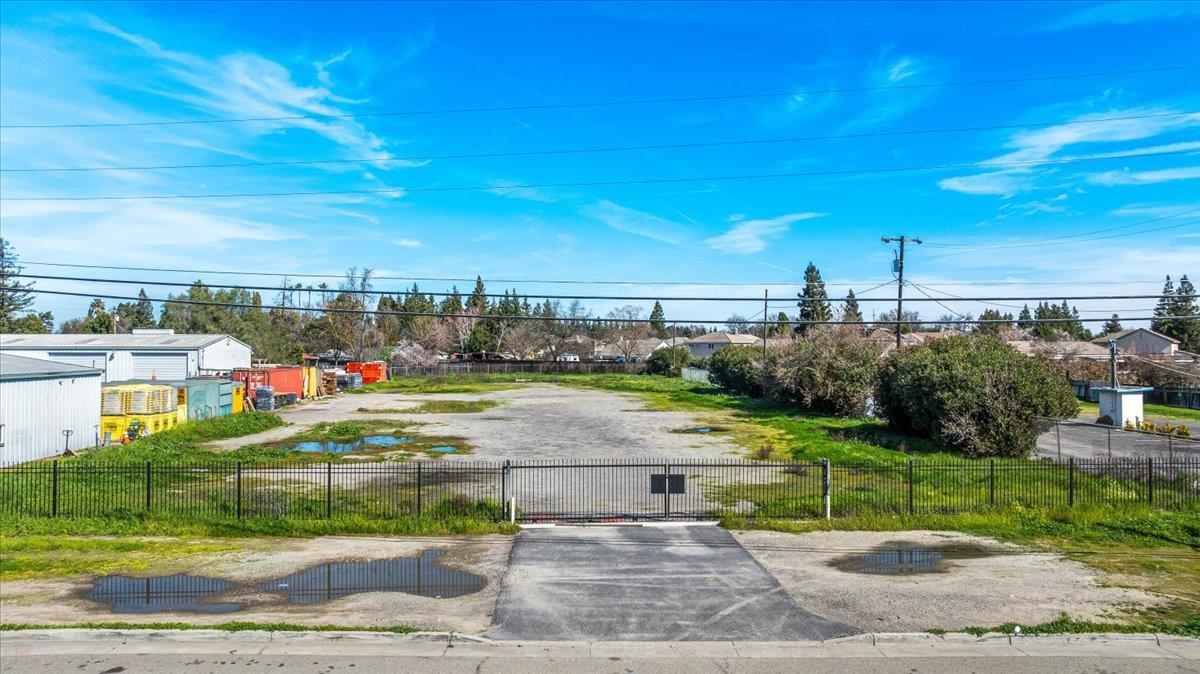 341 S PARALLEL Avenue