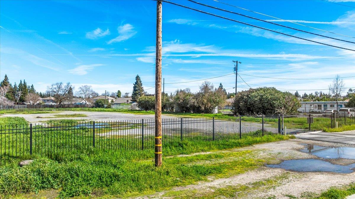 341 S PARALLEL Avenue