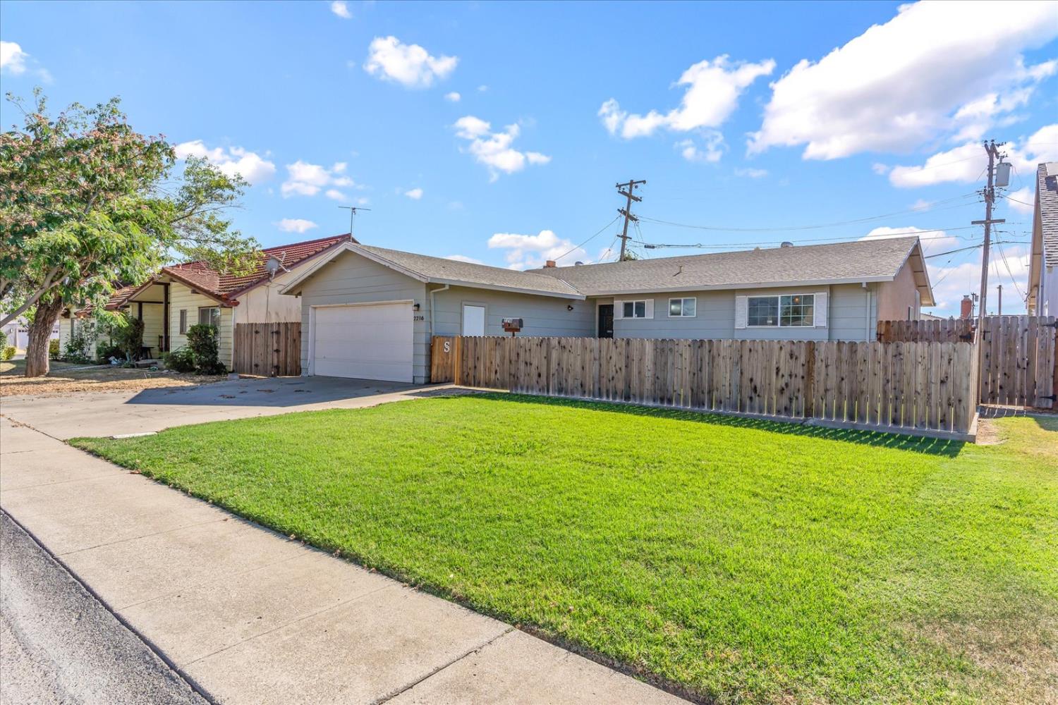 2216 Huston