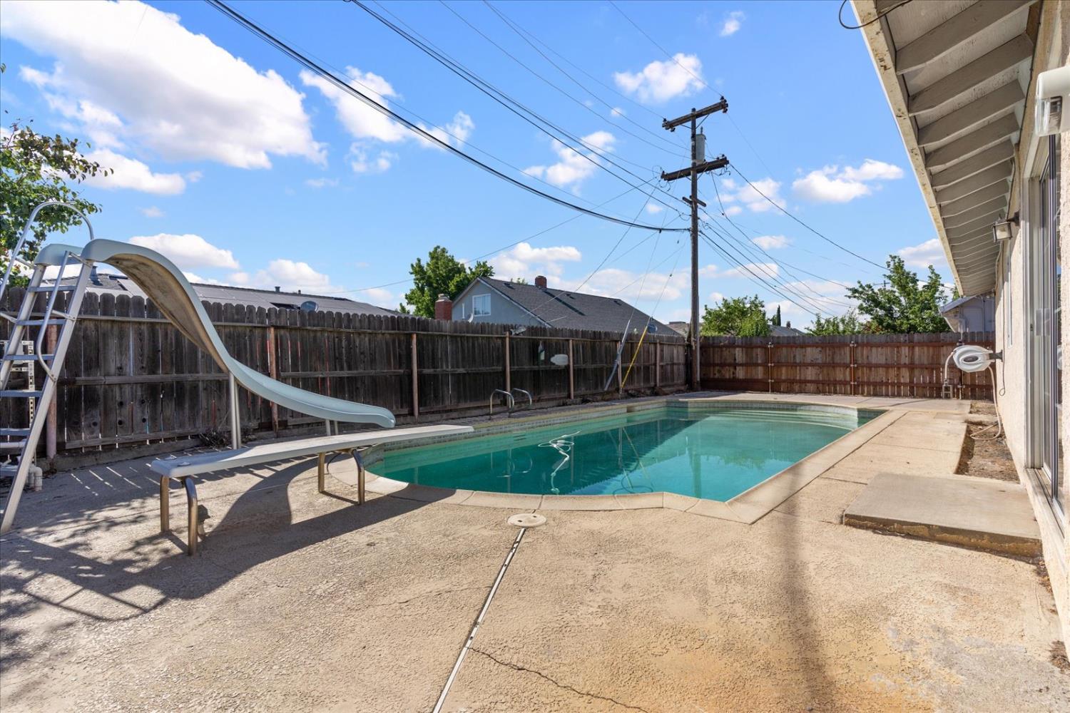 2216 Huston