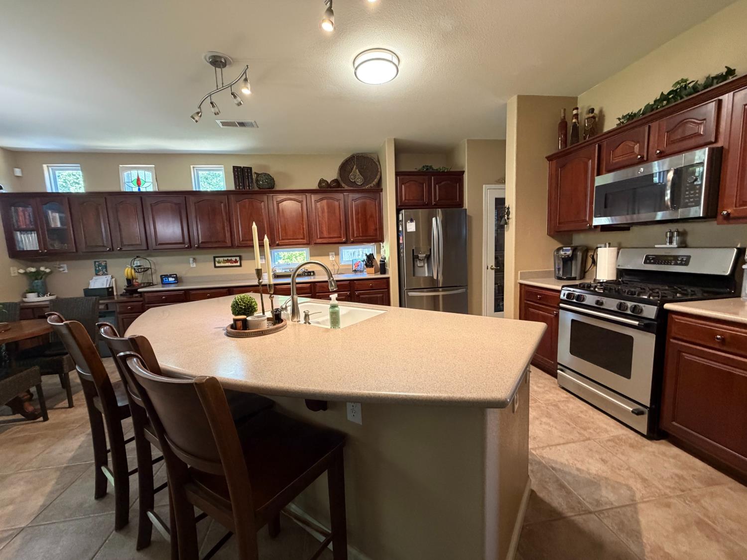 3200 Mont Cliff Court