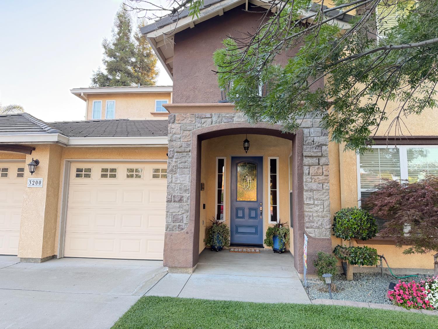 3200 Mont Cliff Court