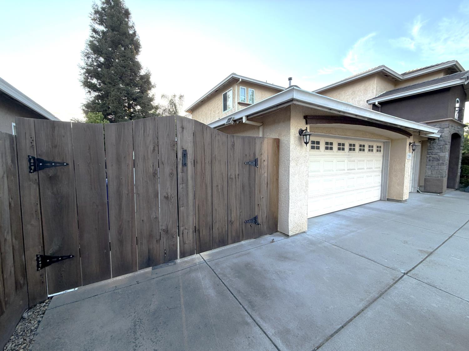 3200 Mont Cliff Court