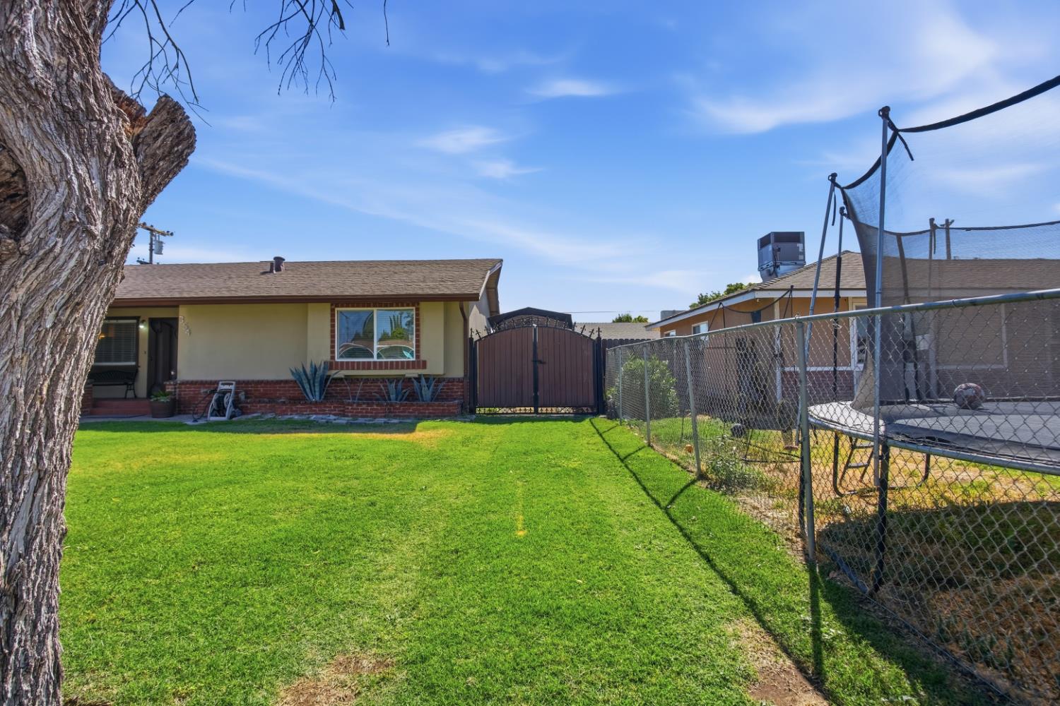 354 N Santa Inez St