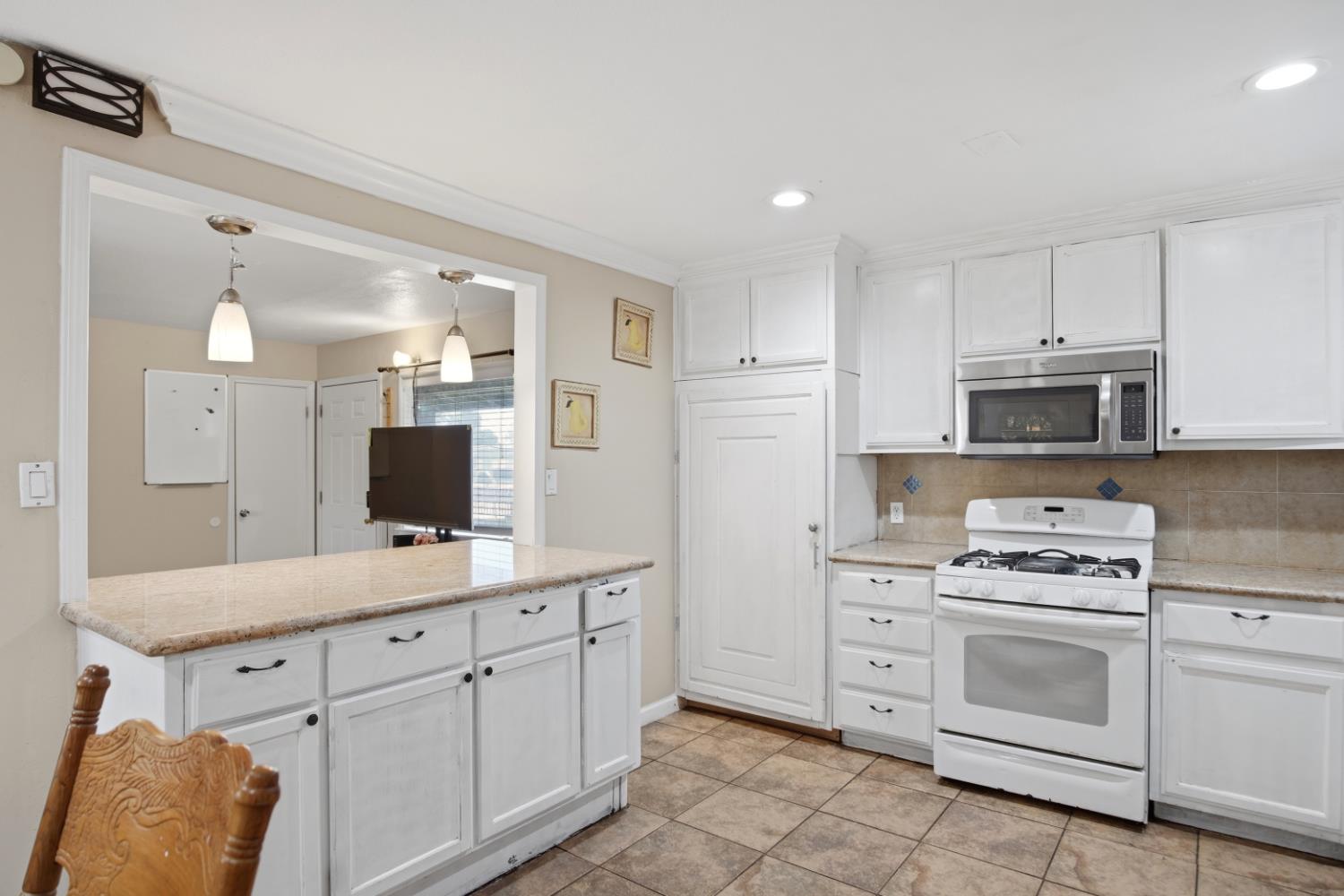 354 N Santa Inez St
