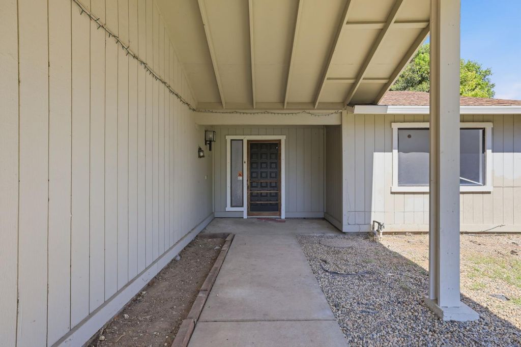 Photo of 9821 Winterwood Way, Sacramento, CA 95827 (MLS # 226034463)