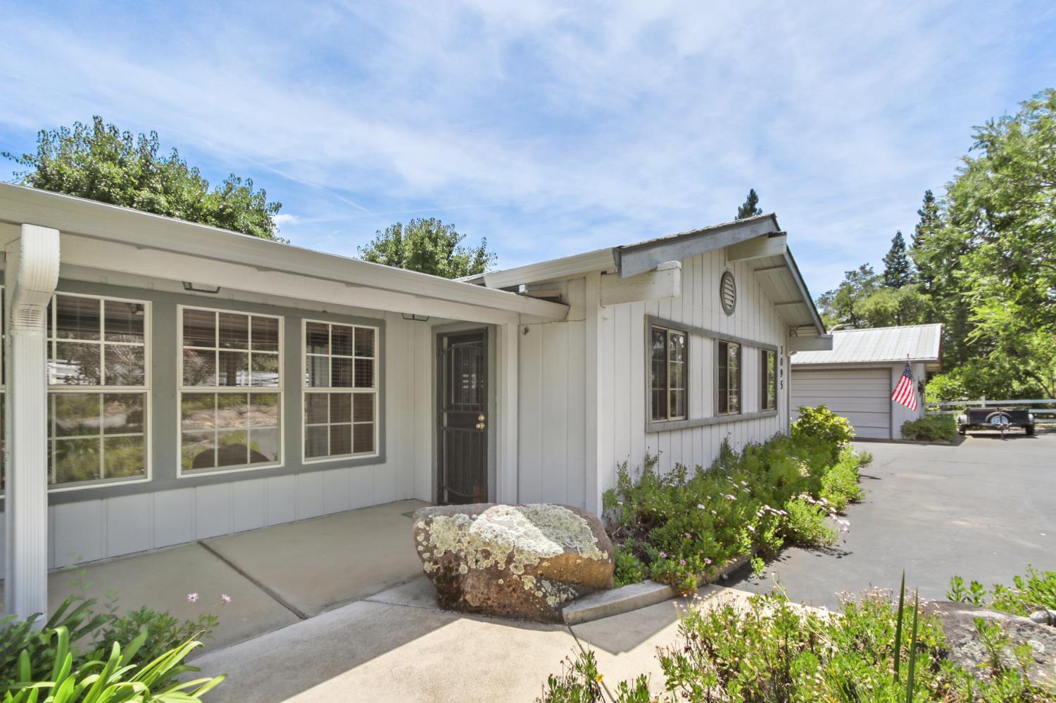 3095 Edgewood Lane