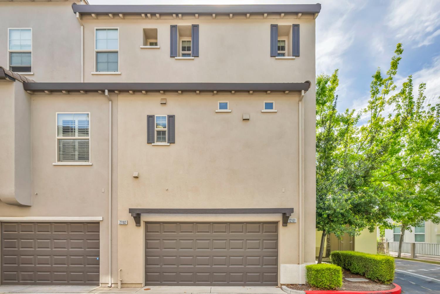 5301 E Commerce Way 72101