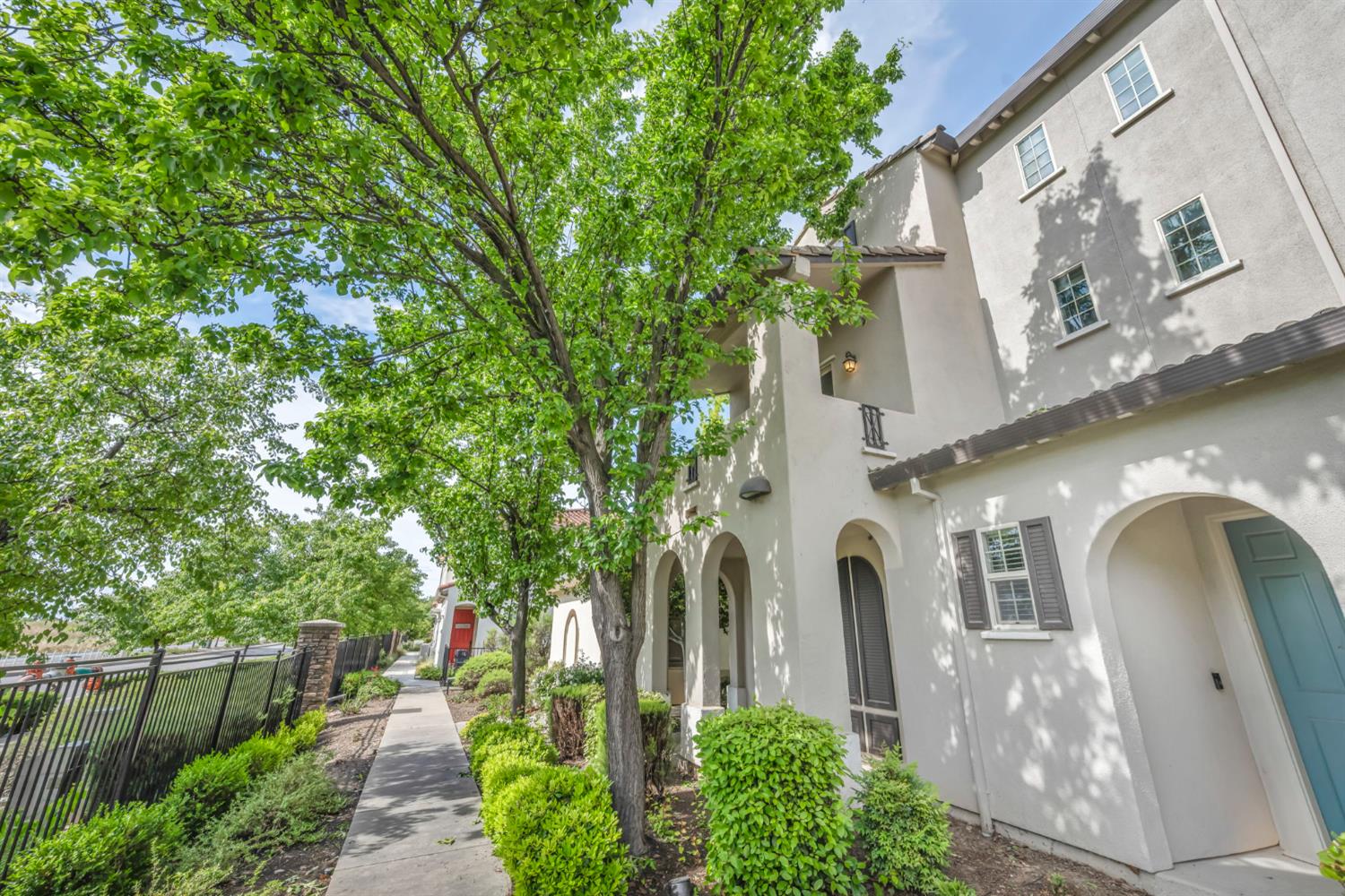 5301 E Commerce Way 72101