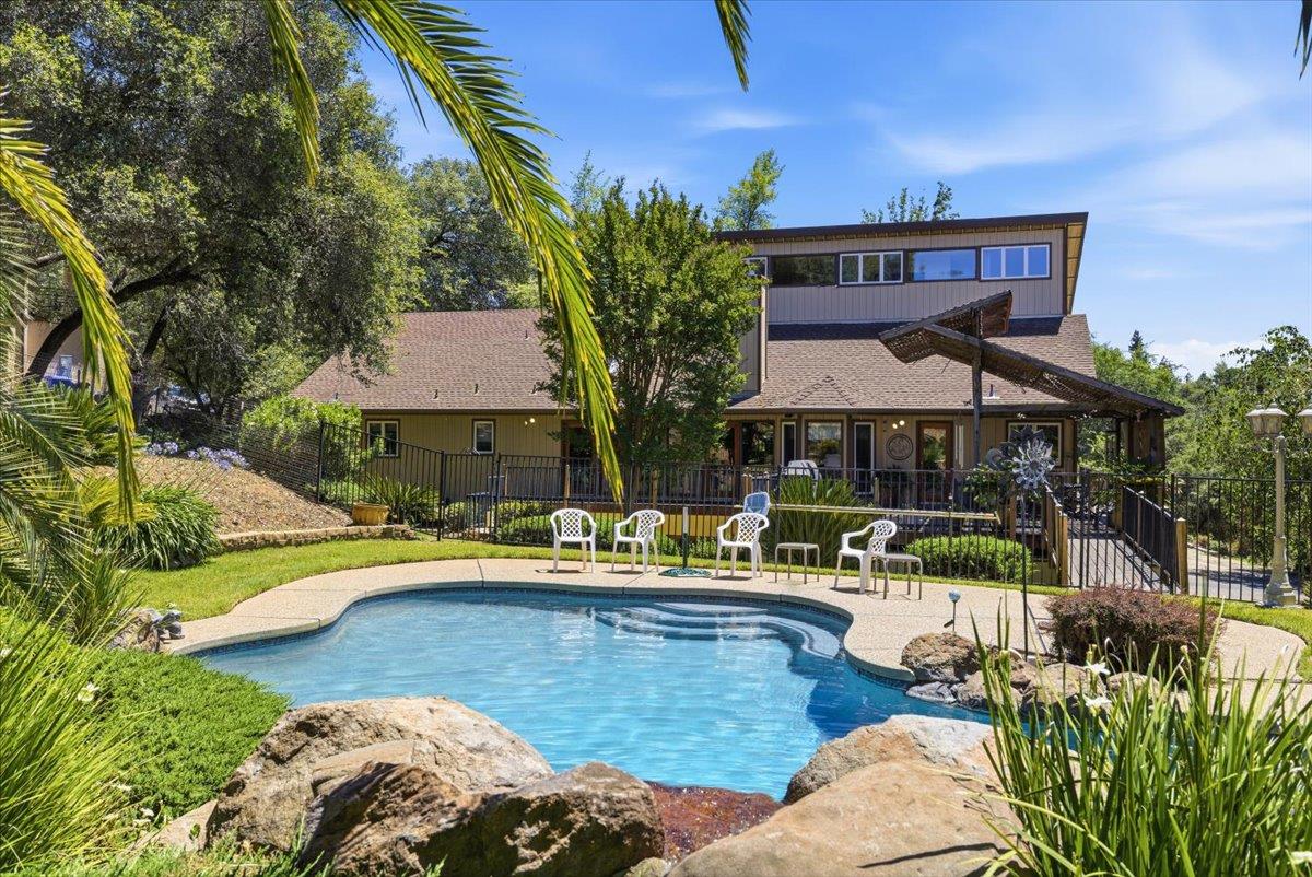 124 Mountain Oak Court