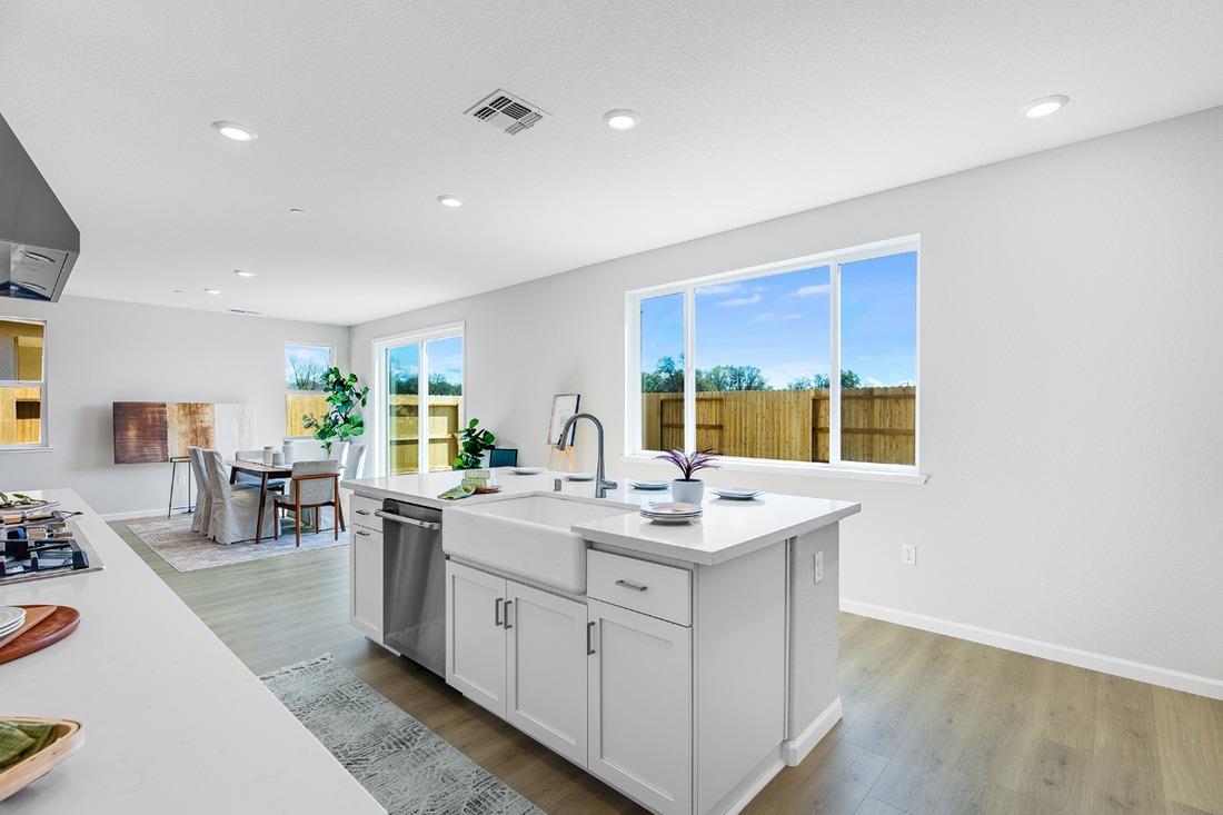 1639 Red Lake Way