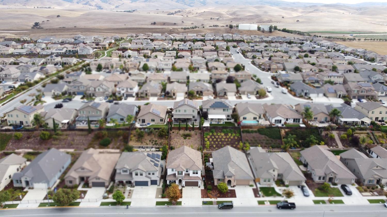 Hollister, California 95023, United States, 3 Bedrooms Bedrooms, ,3 BathroomsBathrooms,Residential,Active,225851