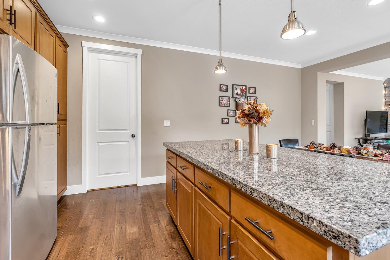 Hollister, California 95023, United States, 3 Bedrooms Bedrooms, ,3 BathroomsBathrooms,Residential,Active,225851