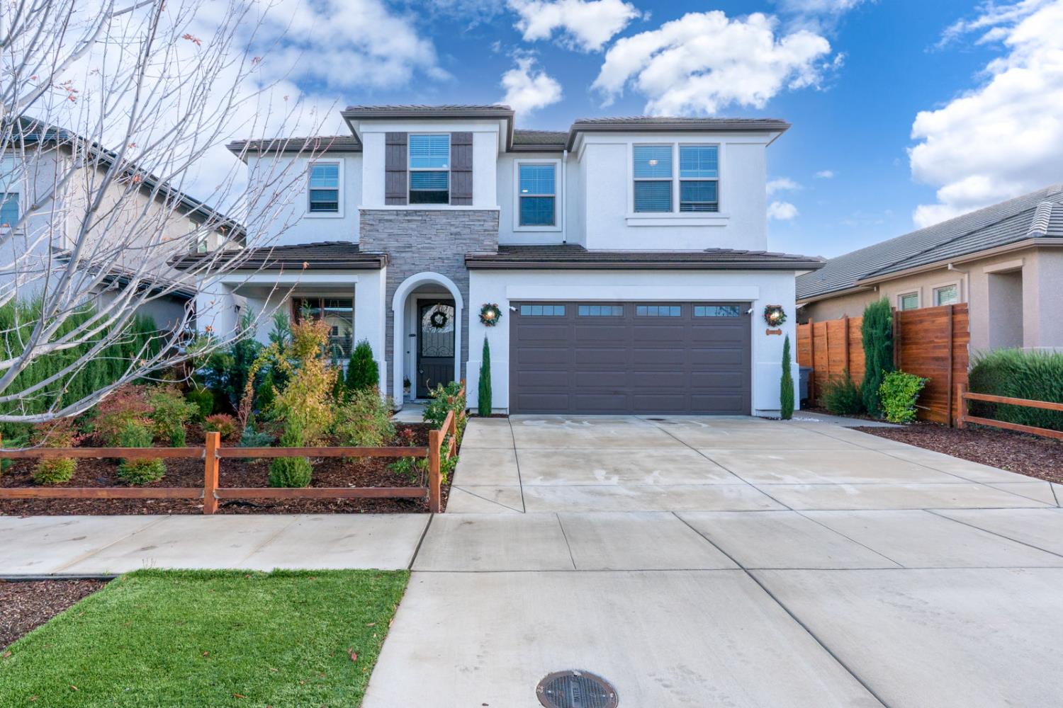 Hollister, California 95023, United States, 3 Bedrooms Bedrooms, ,3 BathroomsBathrooms,Residential,Active,225851