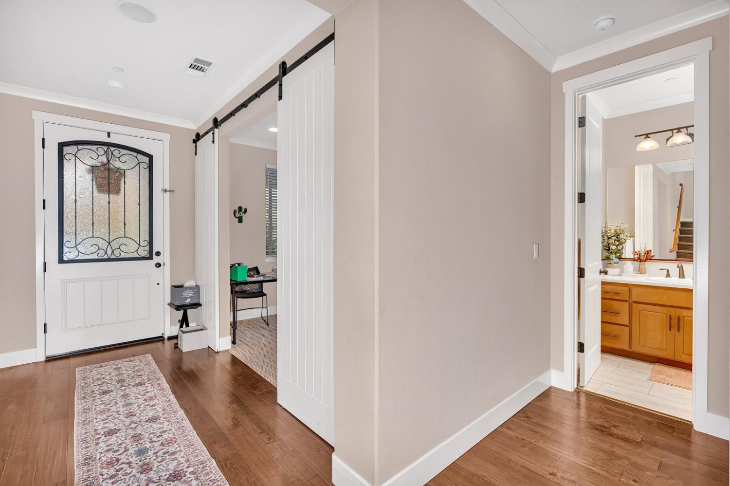 Hollister, California 95023, United States, 3 Bedrooms Bedrooms, ,3 BathroomsBathrooms,Residential,Active,225851