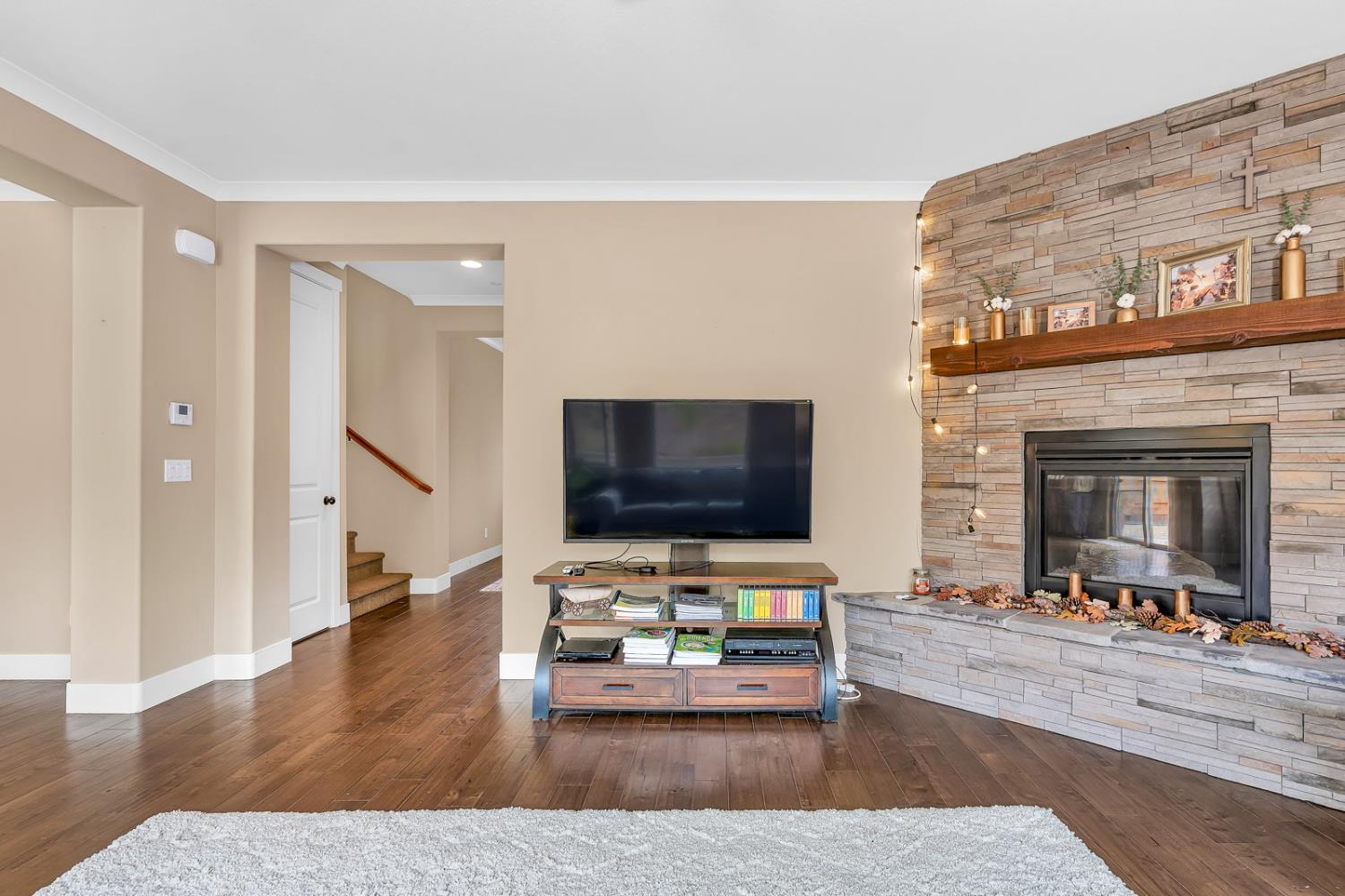 Hollister, California 95023, United States, 3 Bedrooms Bedrooms, ,3 BathroomsBathrooms,Residential,Active,225851