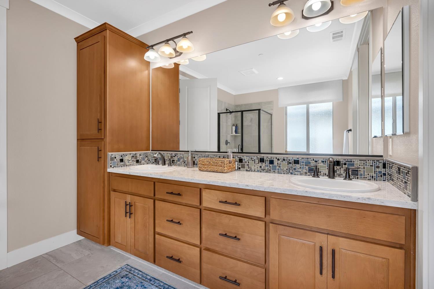 Hollister, California 95023, United States, 3 Bedrooms Bedrooms, ,3 BathroomsBathrooms,Residential,Active,225851