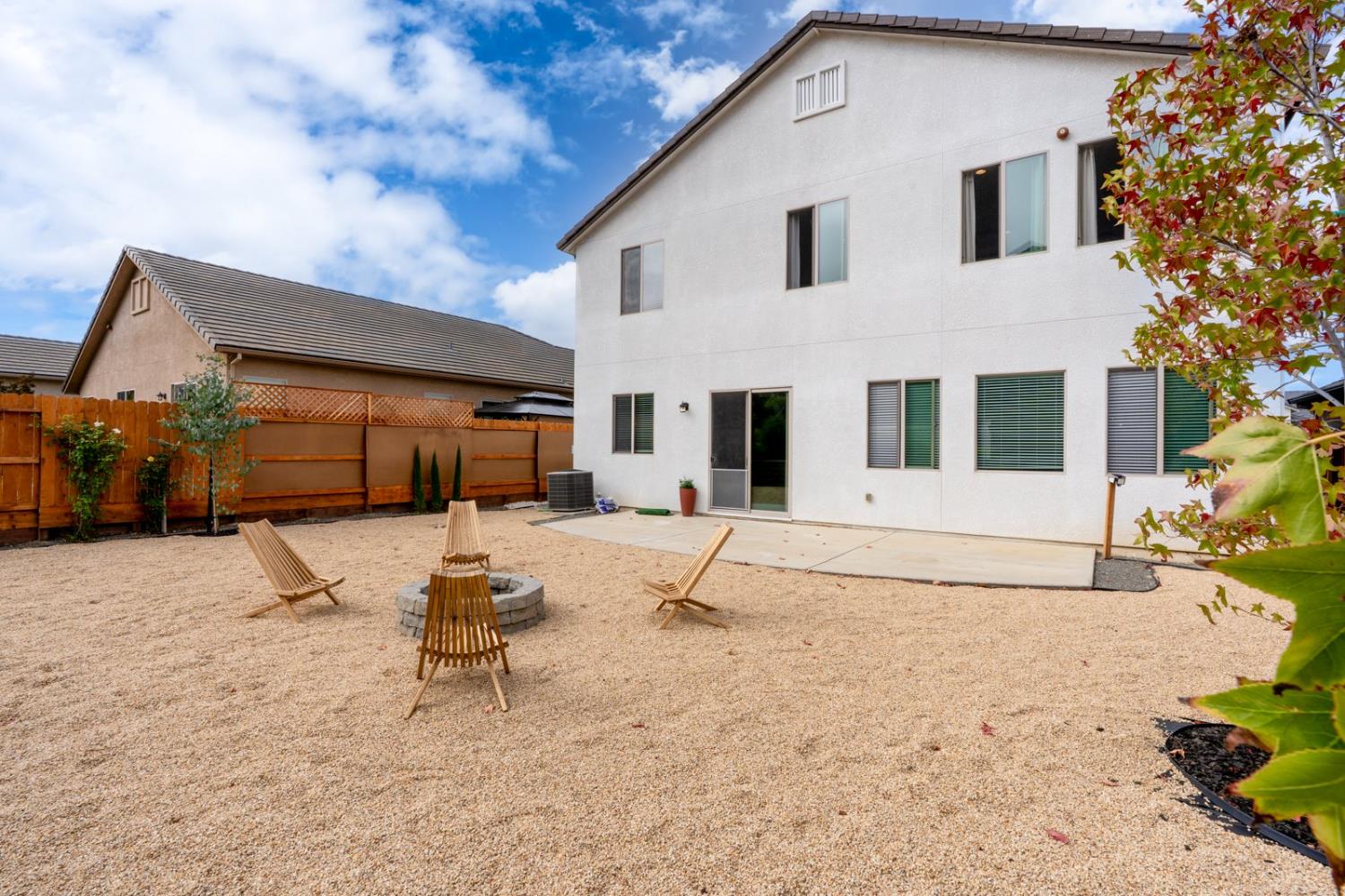 Hollister, California 95023, United States, 3 Bedrooms Bedrooms, ,3 BathroomsBathrooms,Residential,Active,225851