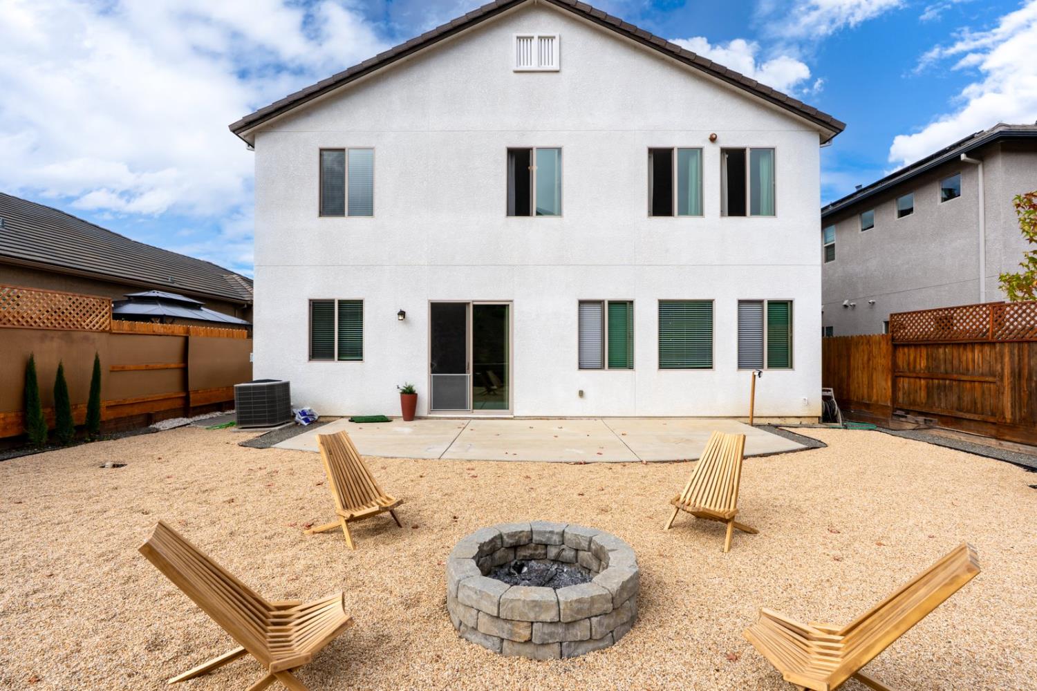 Hollister, California 95023, United States, 3 Bedrooms Bedrooms, ,3 BathroomsBathrooms,Residential,Active,225851