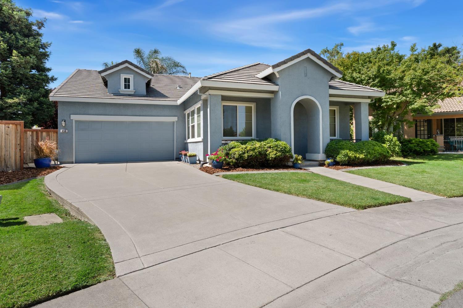 450 Forastera Circle