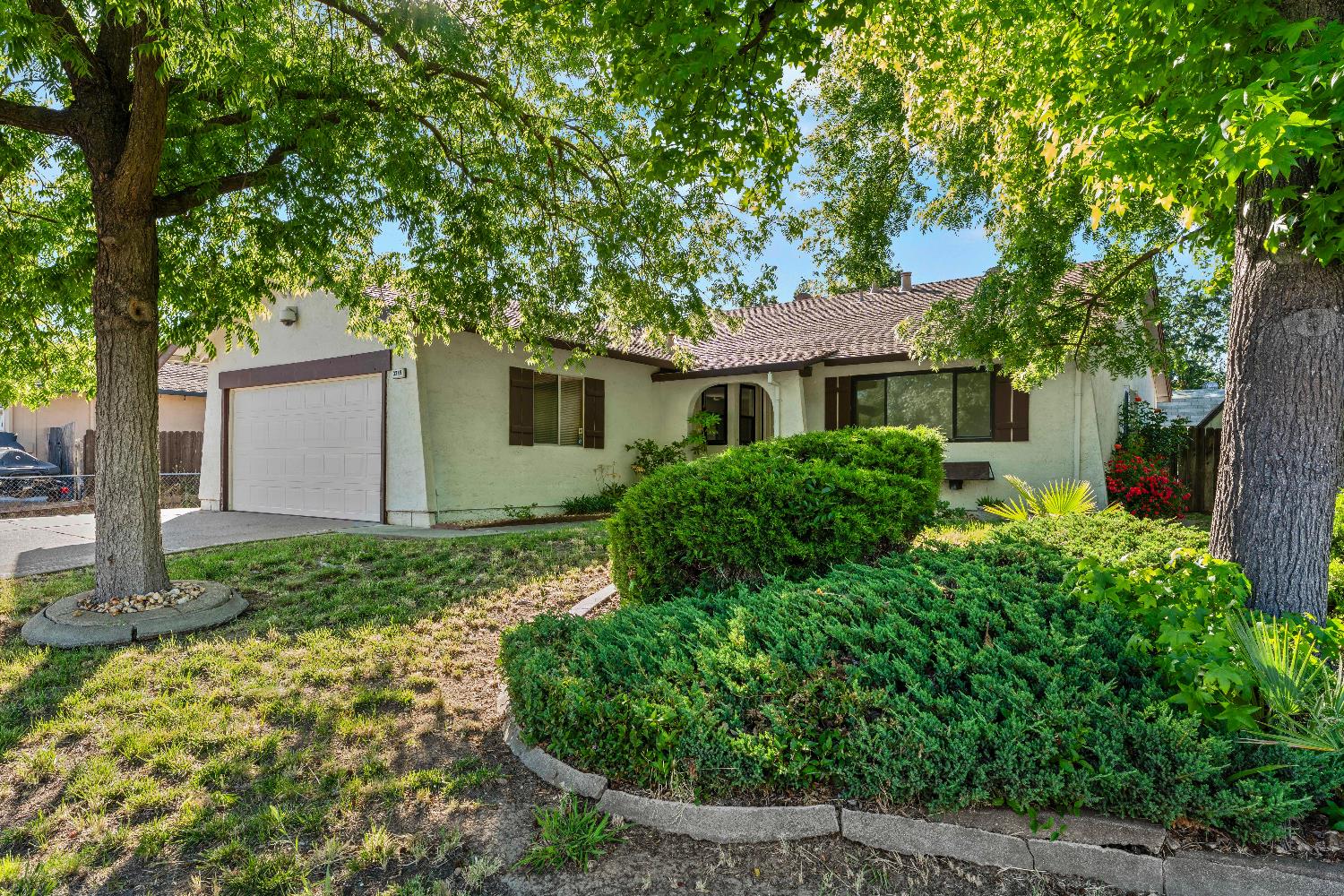 3349 Irvindale Way