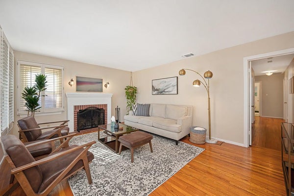 5262 L ST, SACRAMENTO, CA 95819 - Image 44b8a55f6d63f48c7664d7a1ef6526cf/587717431