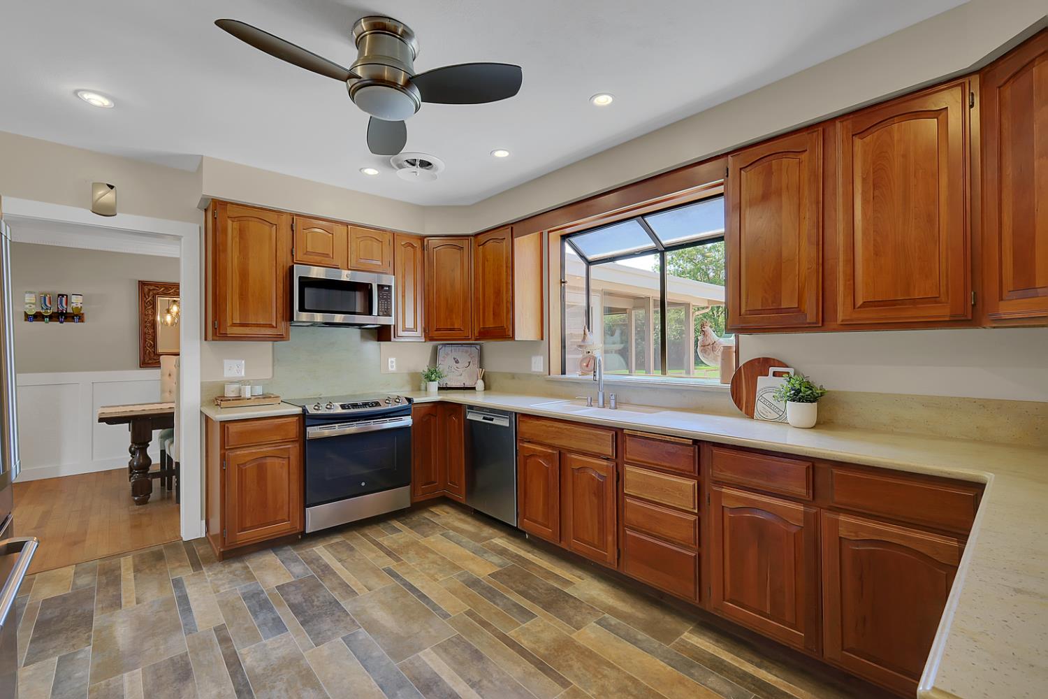 1411 Las Salinas Way