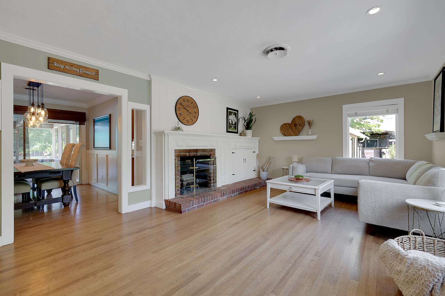 1411 Las Salinas Way