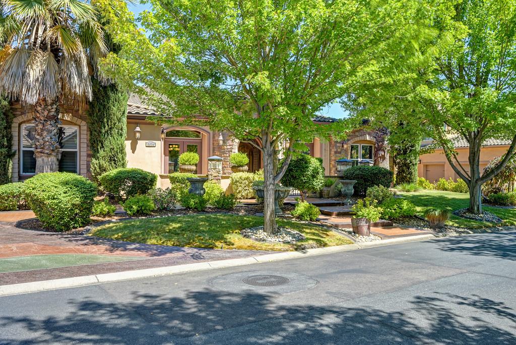 8614 Ashbury Court