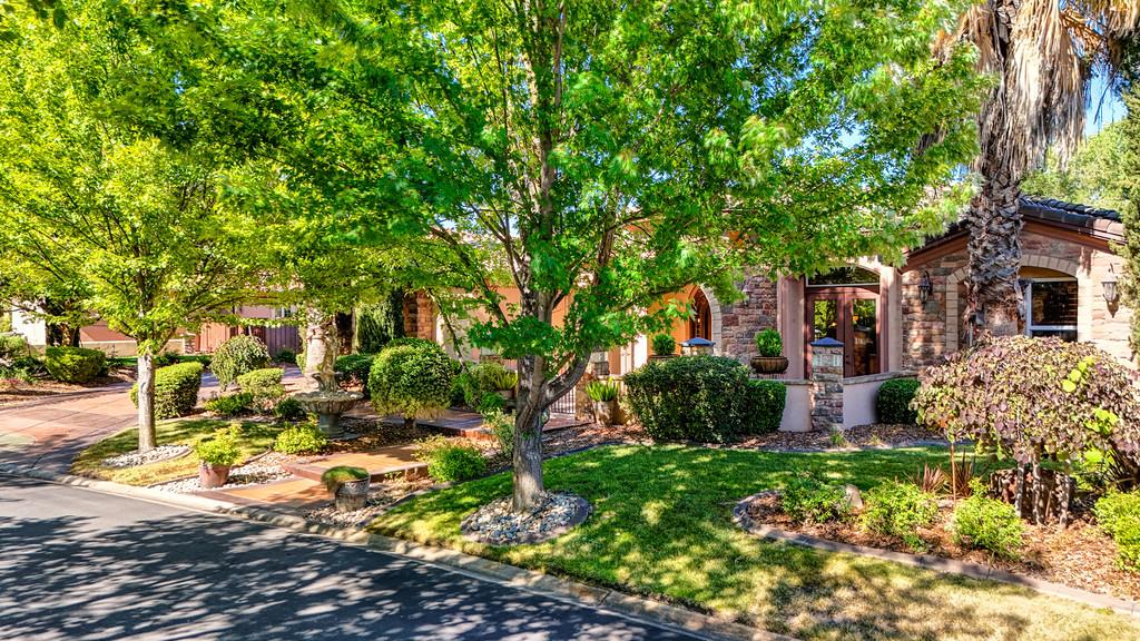 8614 Ashbury Court