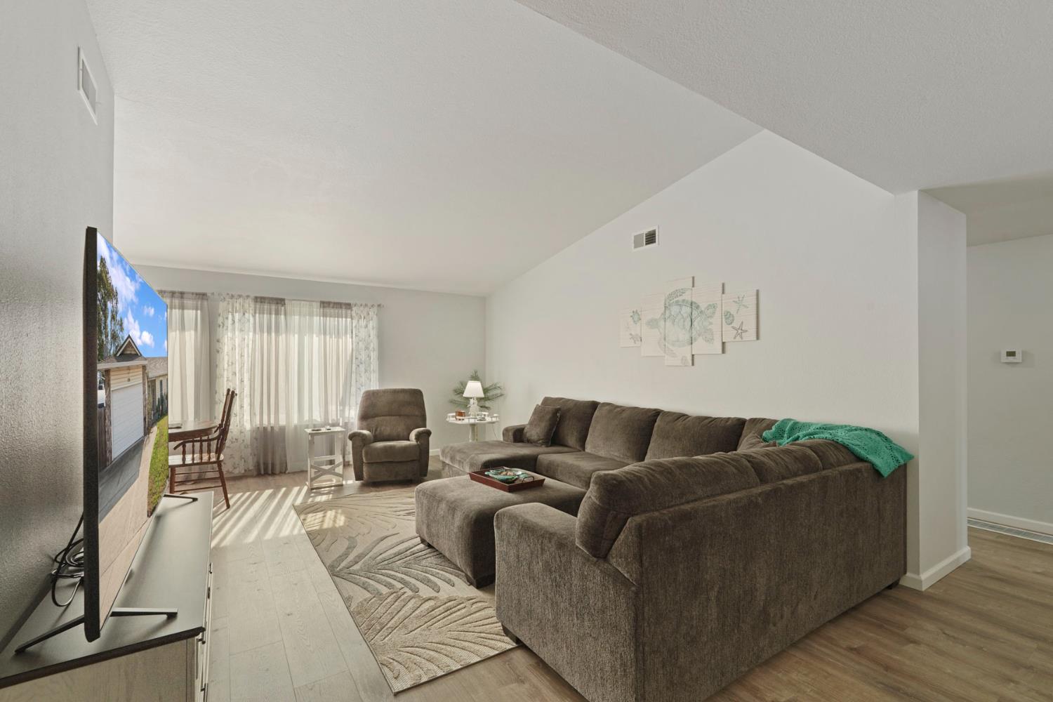 1050 Bradford Circle